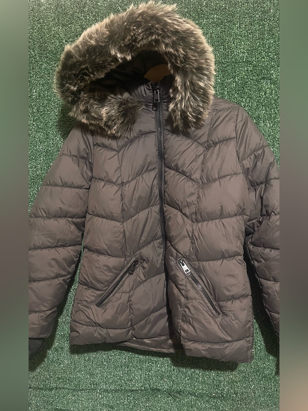 YMI Women's Quilted Hooded Puffer Jacket with Faux Fur Trim - Gray